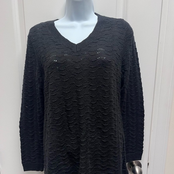 Talbots Soft Cotton Blend Pointelle Knit Black V Neck Sweater Size Medium - Picture 2 of 9